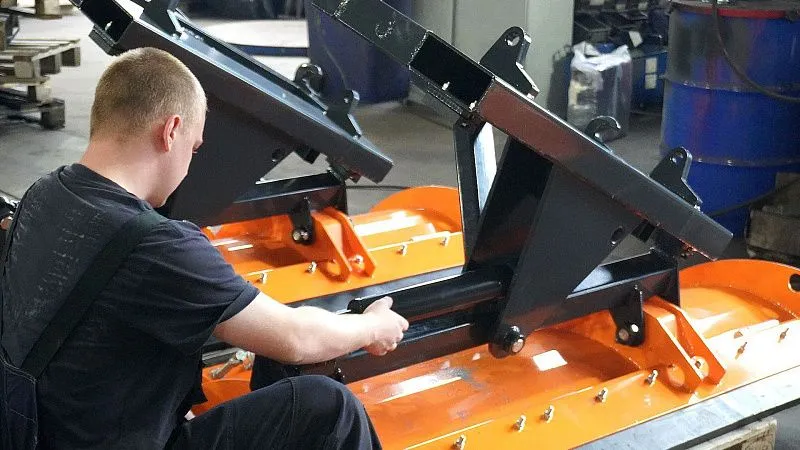 Торжокский производитель сельхозтехники осваивает новое направление - крупноузловую сборку минитракторов 3 Торжокский производитель сельхозтехники осваивает новое направление - крупноузловую сборку минитракторов 3