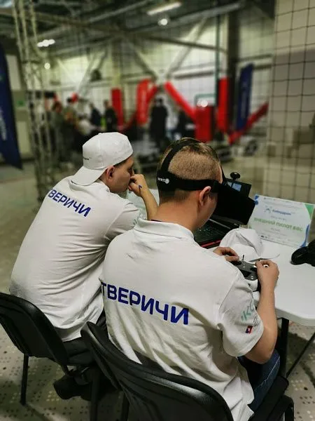Тверская команда «Тверичи» заняла второе место в Гранд-финале VII Всероссийского конкурса «Кадры для цифровой промышленности» («Кибердром») 8