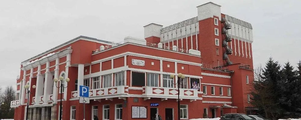 Тверская компания «Пластик-Строймаркет» смонтировала мембранную вакуумную кровлю собственной разработки на здании театра в Кимрах