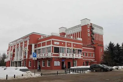 Тверская компания «Пластик-Строймаркет» смонтировала мембранную вакуумную кровлю собственной разработки на здании театра в Кимрах