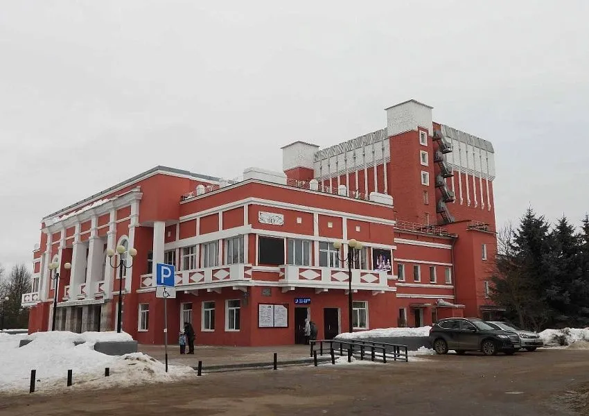 Тверская компания «Пластик-Строймаркет» смонтировала мембранную вакуумную кровлю собственной разработки на здании театра в Кимрах