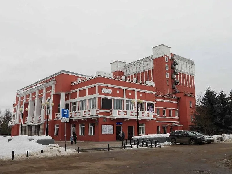 Тверская компания «Пластик-Строймаркет» смонтировала мембранную вакуумную кровлю собственной разработки на здании театра в Кимрах 0