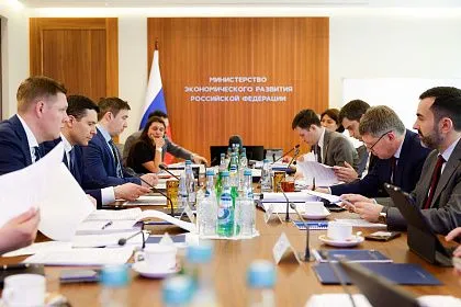 Антон Алиханов и Максим Решетников обсудили производительность труда в промышленности и торговле