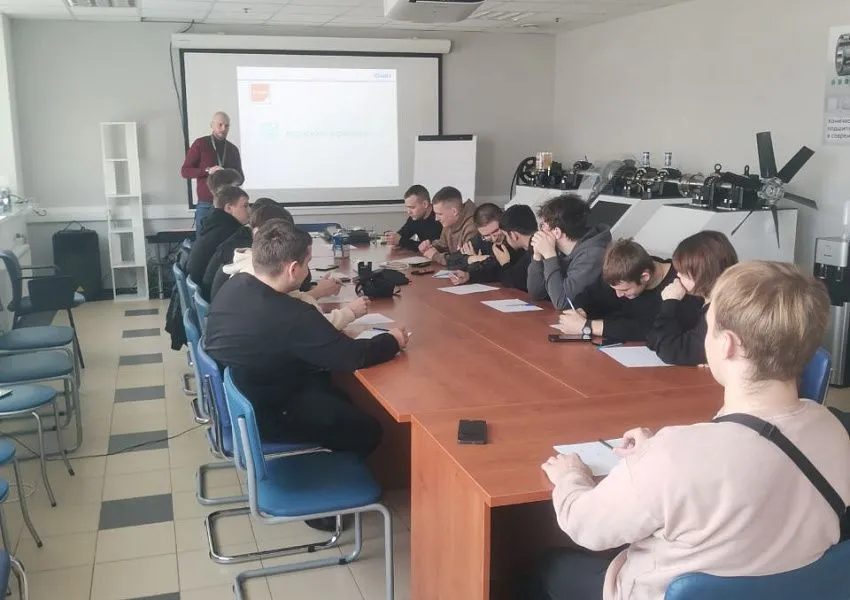 Кадры для эффективной экономики: студенты колледжей Тверской области изучают инструменты бережливого производства