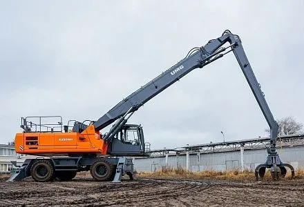 Инженерный центр группы UMG разработал первый отечественный колесный промышленный перегружатель эксплуатационной массой 40,5 тонн