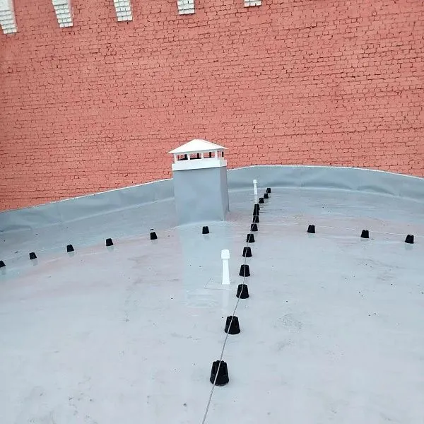 Тверская компания «Пластик-Строймаркет» смонтировала мембранную вакуумную кровлю собственной разработки на здании театра в Кимрах 1