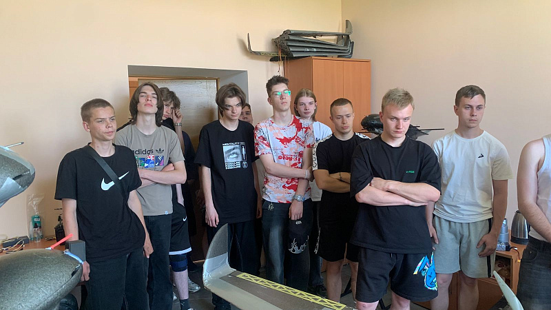 ФРП Тверской области организовал обзорную экскурсию для студентов колледжей на полигон, где проходят испытания БАС 1